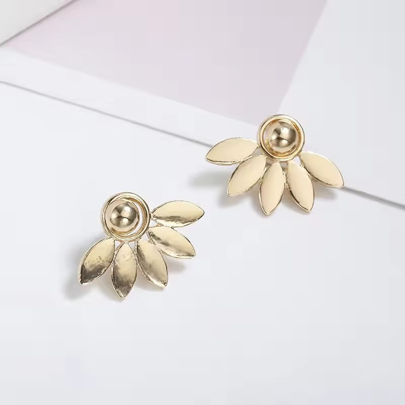 Vintage Golden Leaf Dark Pearl Earrings